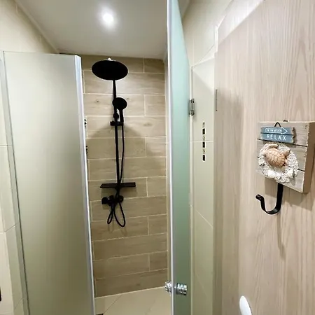 Апартамент Two Bedroom In Gl *