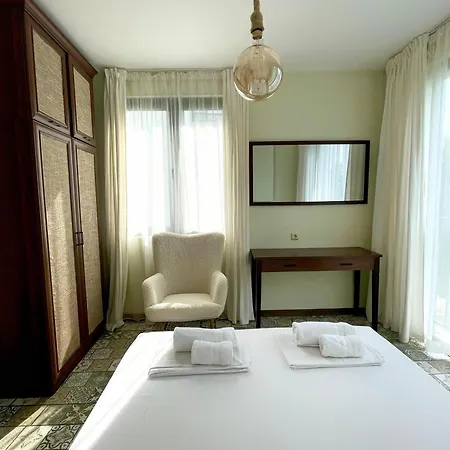 Two Bedroom In Gl Appartement *